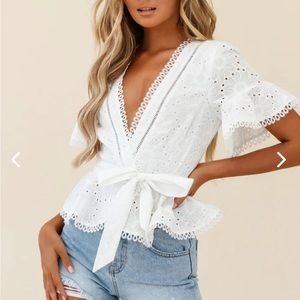 Selfie Leslie white top